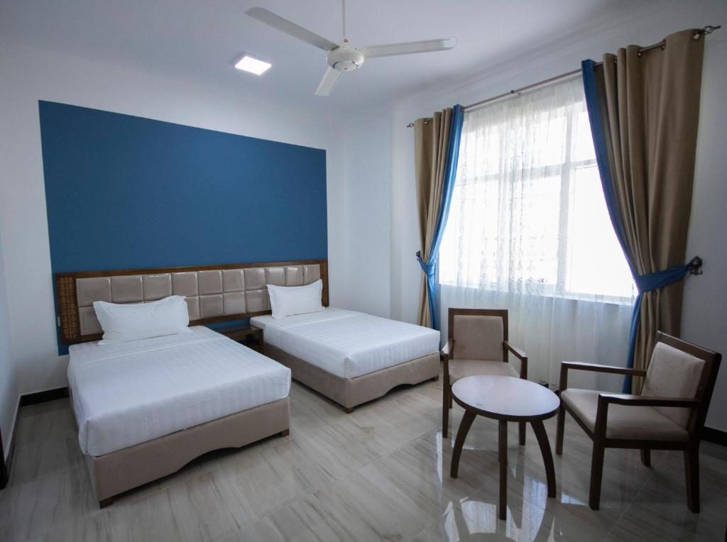 Сьюит (Полулюкс Делюкс), Home Station Hotel