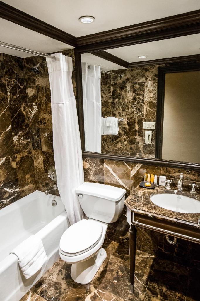 Двухместный (Представительский номер с кроватью размера «queen-size»), The Belvedere Hotel
