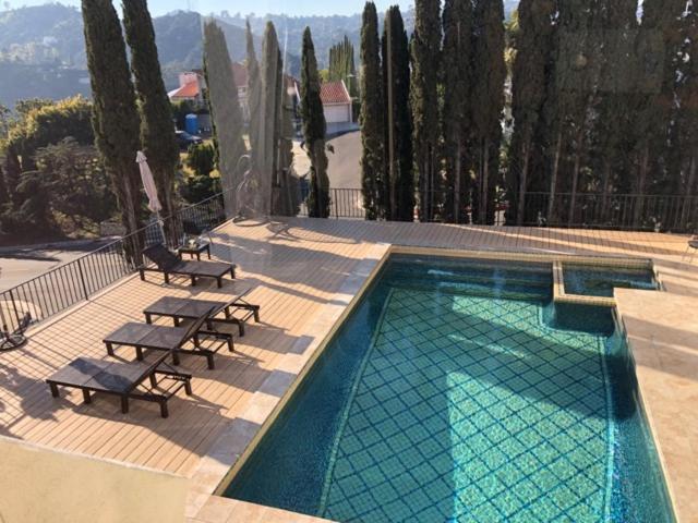 Hollywood Hills private room image