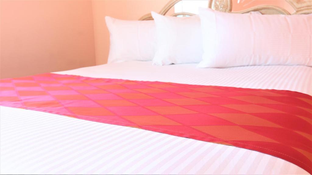 Crystal Star Inn Edmonton Airport with free shuttle to and from Airport photo 3