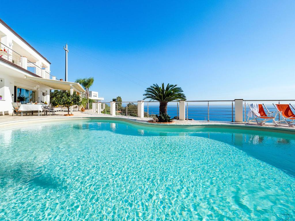 Belvilla by OYO Villa with panoramic sea view pool photo 4