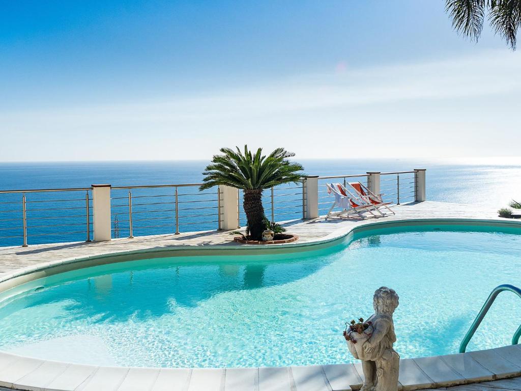 Belvilla by OYO Villa with panoramic sea view pool photo 2