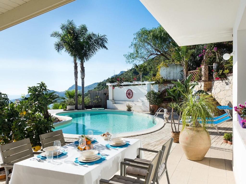 Belvilla by OYO Villa with panoramic sea view pool photo 3