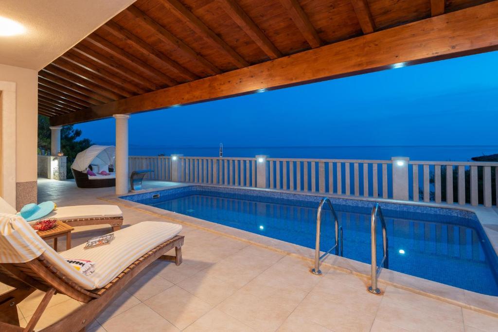 Exceptional Beachfront Holiday Villa on Korčula Island photo 3