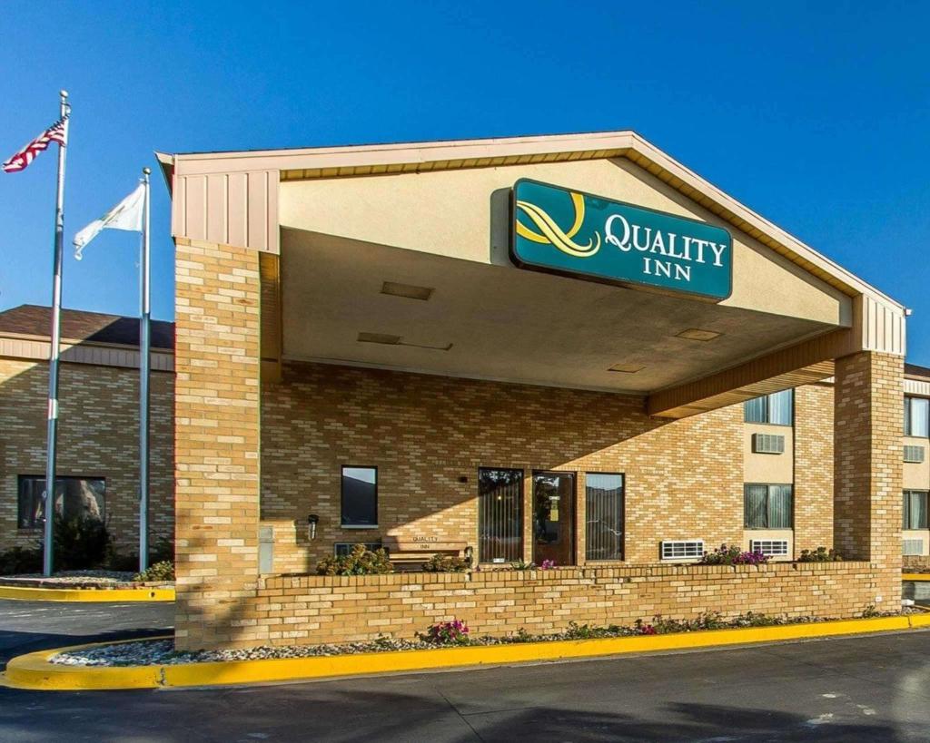 Quality Inn Burlington near Hwy 34 image