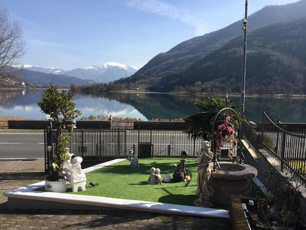 Villa Marilena con accesso diretto al lago photo 1