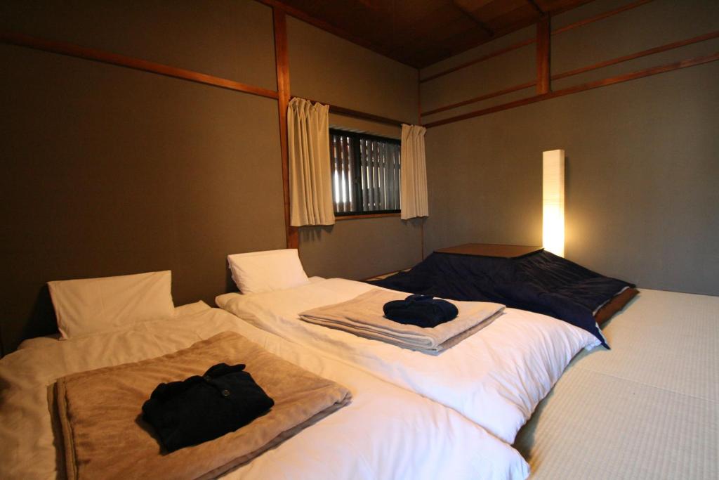HARUYA Naramachi - Hostel Room Type - Japanese-Style Twin Room with Shared Bathroom