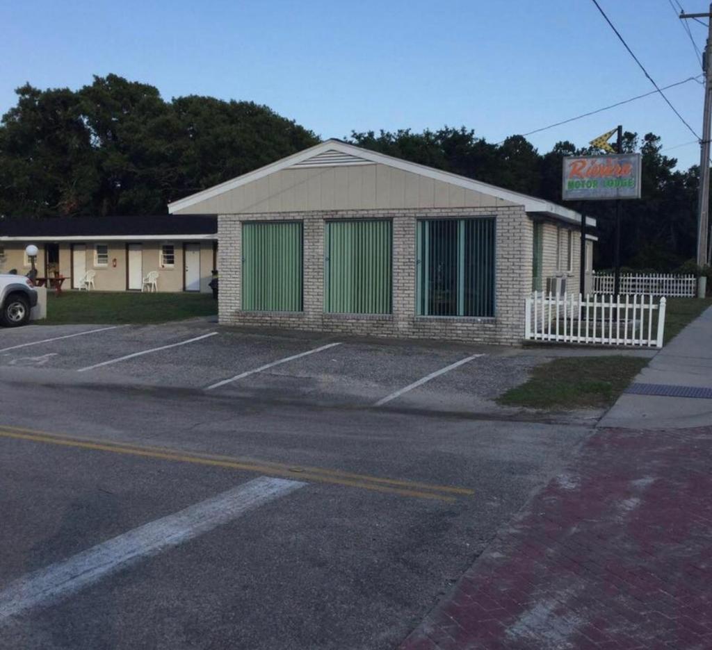 Riviera Motor Lodge image