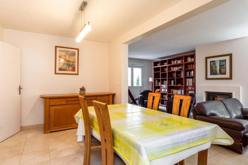 4 Bedroomed Near Disneyland Paris photo 3