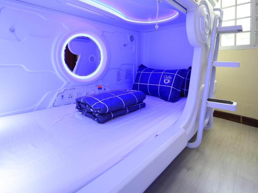 Spacepod@hive Room Type - Single Space Pod in Mixed Dormitory 