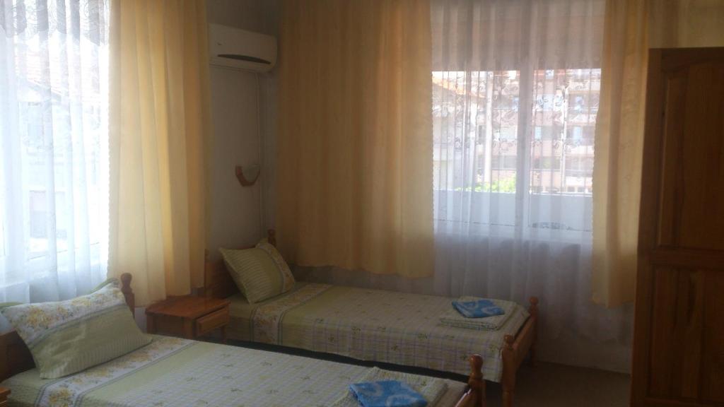Четырехместный (Четырехместный номер с балконом), Svetla Guest House