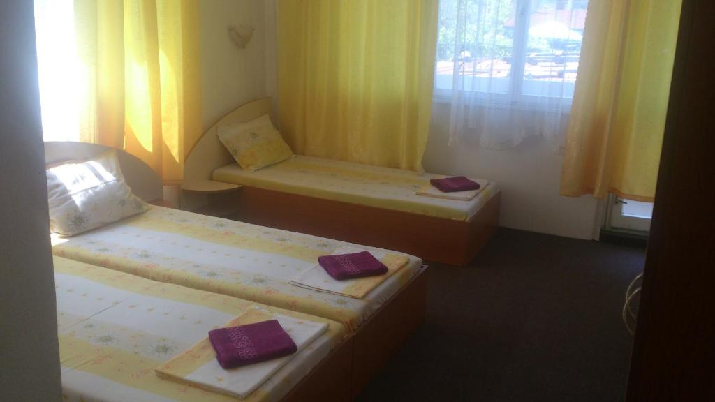 Трехместный (Трехместный номер с балконом), Svetla Guest House