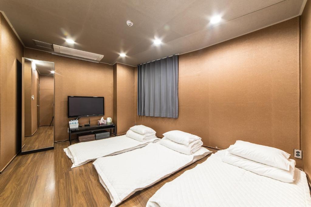 Семейный (Cемейный номер с собственной ванной комнатой), Soo Song Guest House
