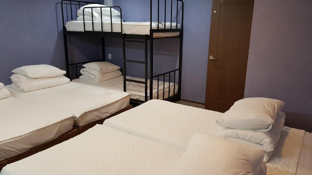 Семейный (Семейный номер-студио - Цокольный этаж), Soo Song Guest House