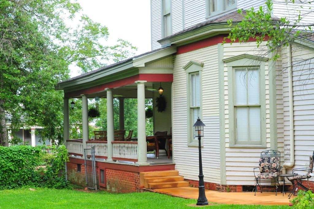 Hardeman House Bed and Breakfast image