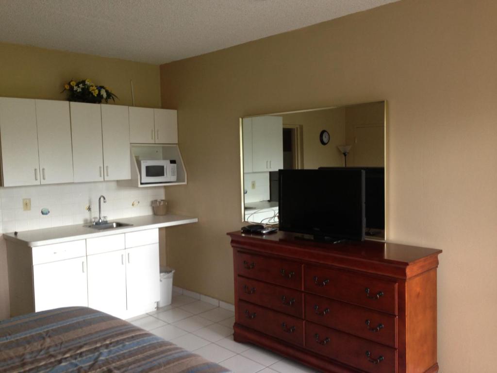 Knights Inn Hallandale image