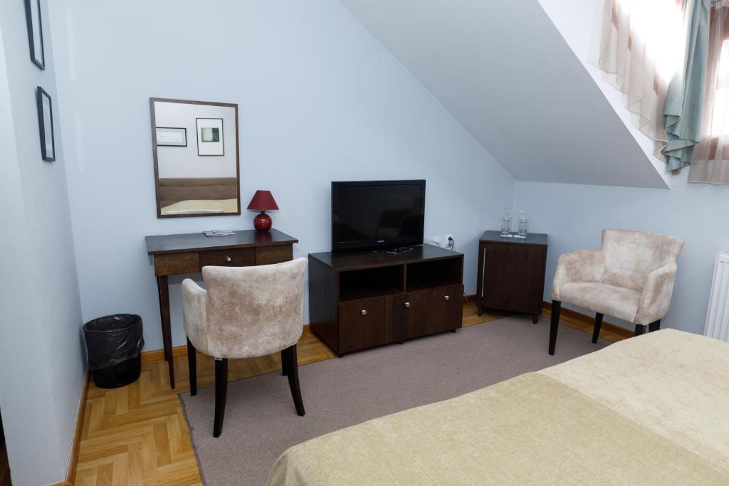 Art Garni Hotel photo 4