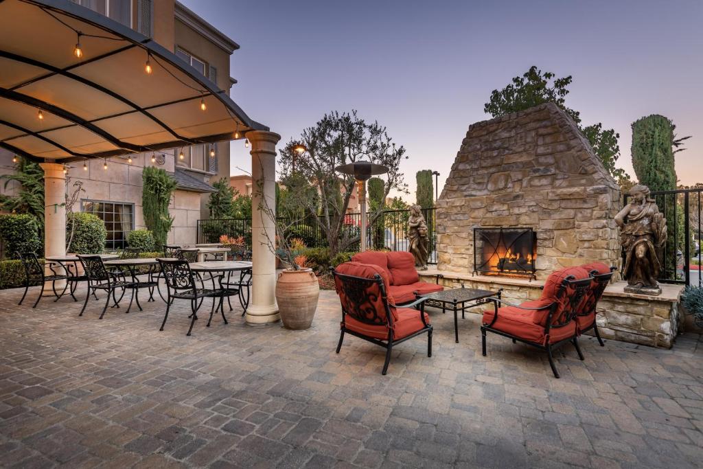 Ayres Hotel Seal Beach - Cypress - Tap to explore photos