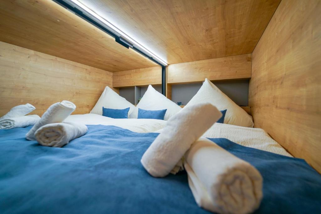 Номер (Капсула «Цезарь» в общем 8-местном номере - Нижний уровень), NEW! Boutique Capsule Hostel CHORS