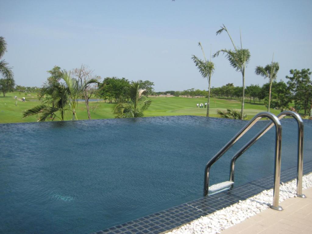 Uniland Golf & Resort photo 4