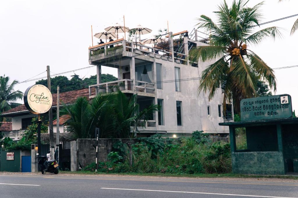 Ceylon Sliders photo 1