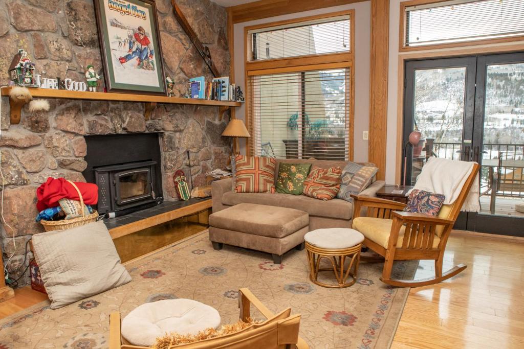 16 Chambertin Townhomes Townhouse photo 2
