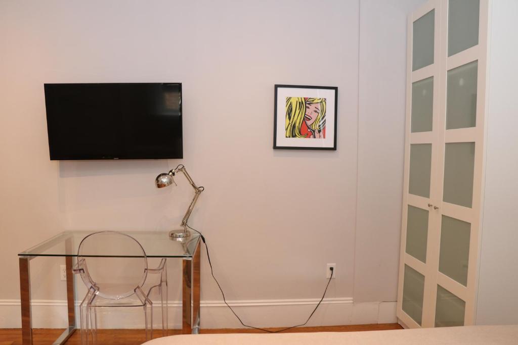 A Stylish Stay w/ a Queen Bed, Heated Floors.. #21 photo 4