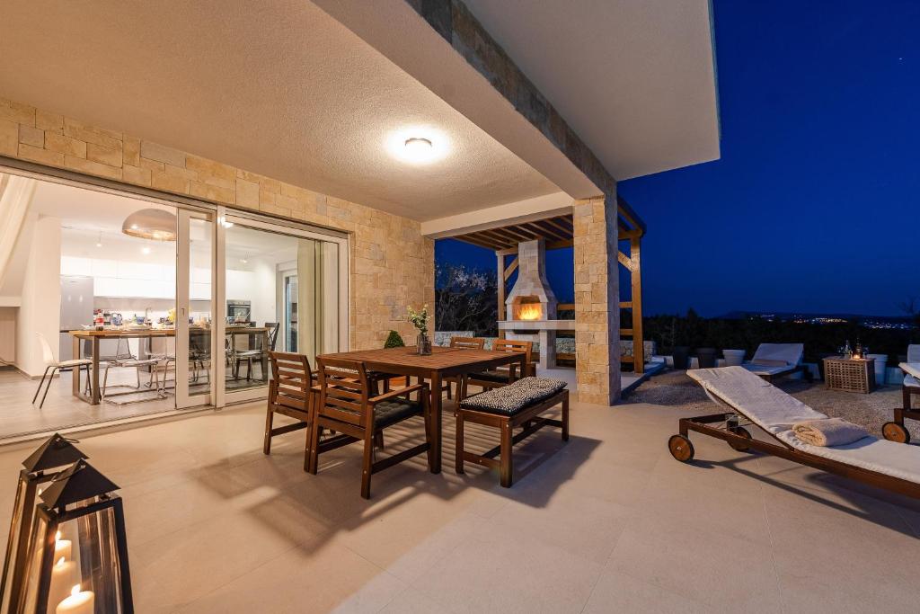 Villa Olea, luxury retreat with nature blend photo 3