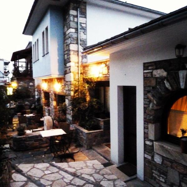 Victoria's Country Apartments photo 1