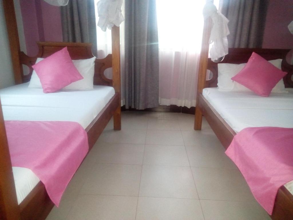 Luxurious 3 bedroom Furnished Apartment R1 photo 4