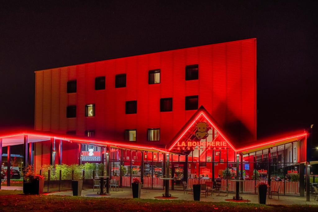 Kyriad Prestige Pau – Palais des Sports photo 1
