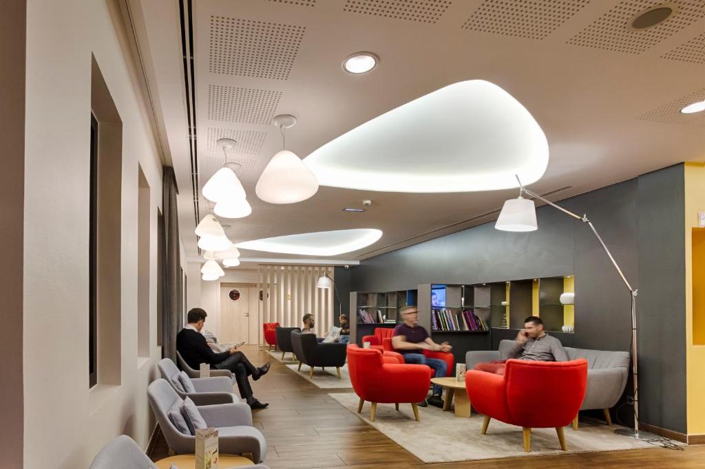 Kyriad Prestige Pau – Palais des Sports photo 2