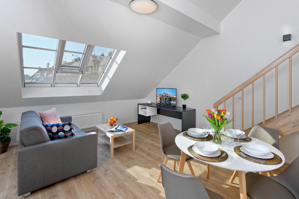 Апартаменты (Апартаменты в пентхаусе), DownTown Suites Jugoslavska
