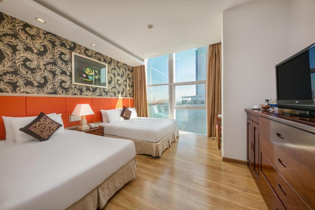 Трехместный (Трехместный номер Делюкс), Sun River Hotel