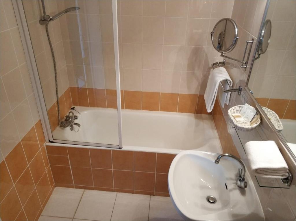 호텔 칼리솔라 (Hôtel Calisola) - Thumbnail image