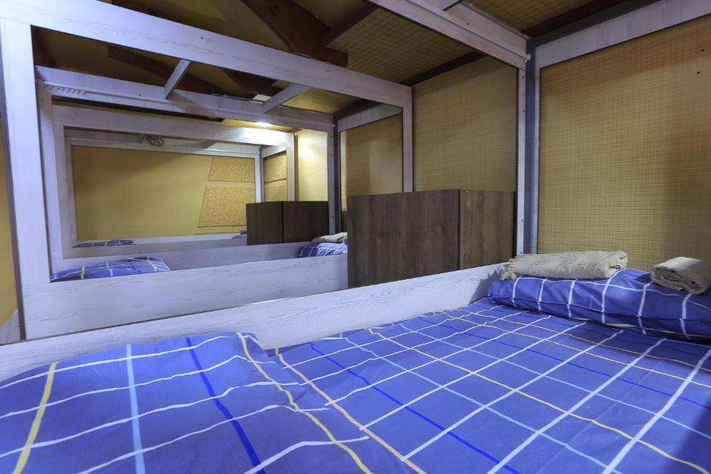 Номер (Кровать в общем 8-местном номере для мужчин и женщин), Yellow Hostel Dushanbe