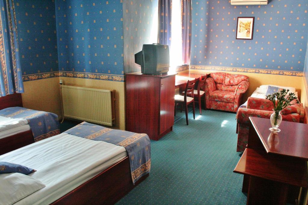Трехместный (Стандартный трехместный номер), Classic Hotel