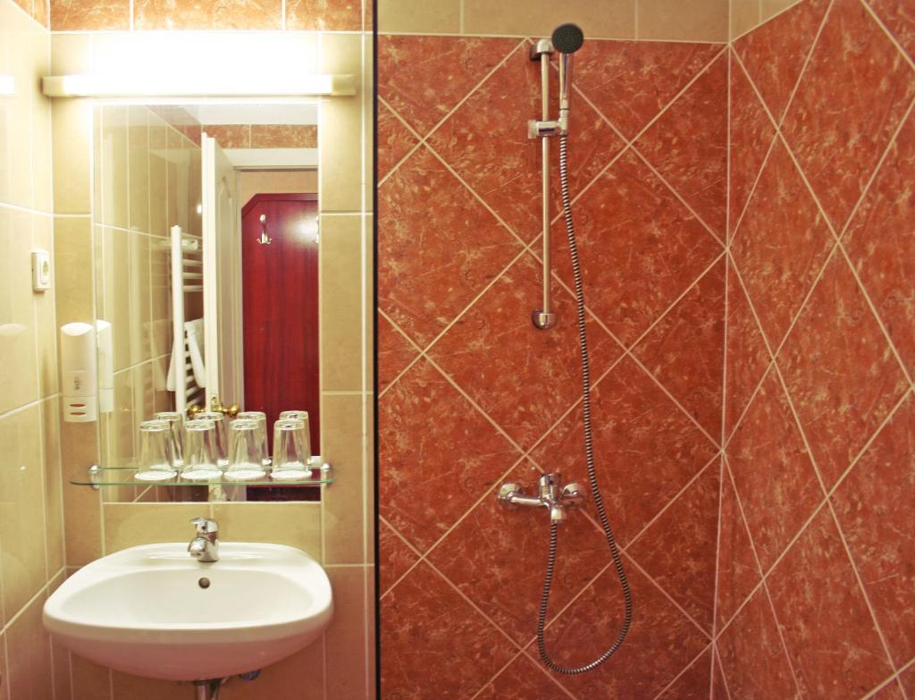 Четырехместный (Стандартный четырехместный номер), Classic Hotel