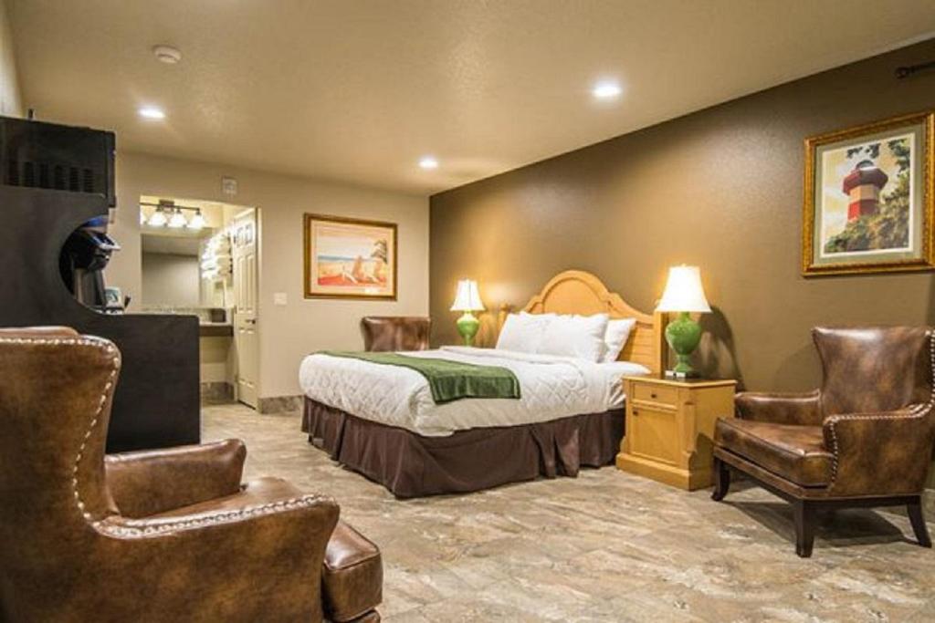 The Gator Den Motel image