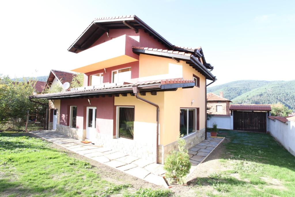 Ashkova House photo 1