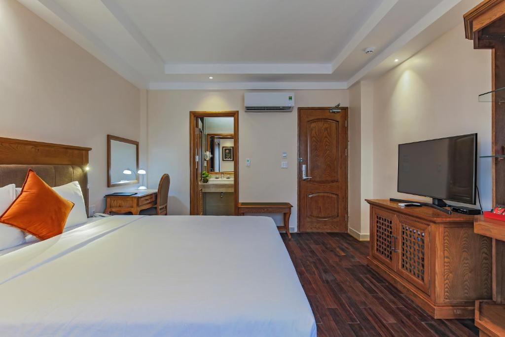 Двухместный (Номер с кроватью размера «king-size» и балконом), Hoang Lan Hotel