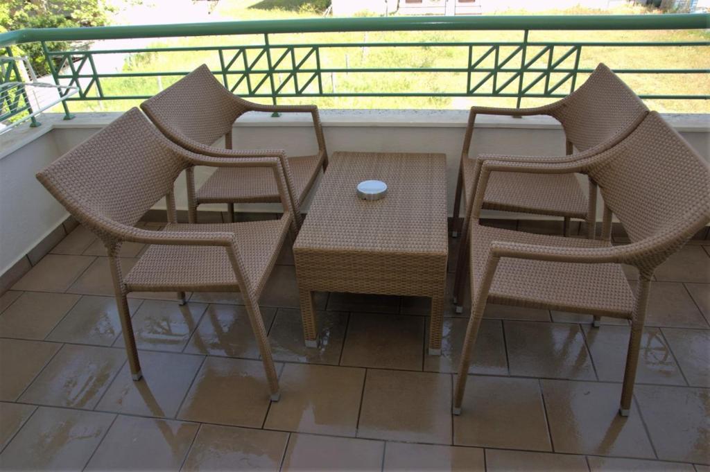Двухместный (Улучшенный двухместный номер с 1 кроватью), Alexander Inn Apartments with pool