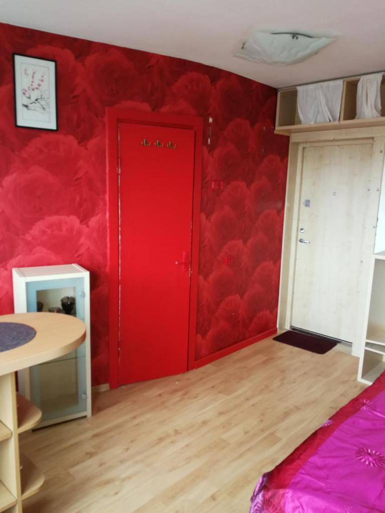 Flat, 1 room, study photo 4