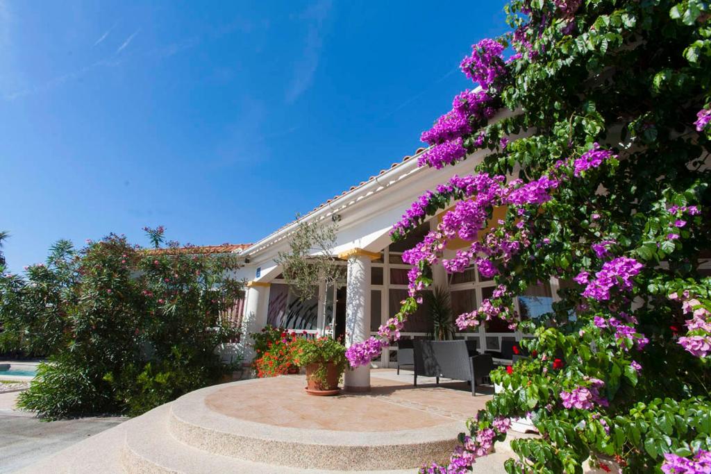 Villa VEDORNA - large luxury house with pool, wellness room with jacuzzi & sauna, game room, children's playground & bbq, Pomer, Istria photo 2