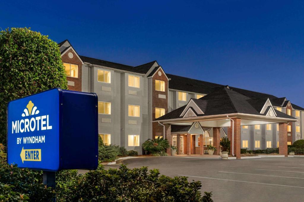 Microtel Inn & Suites by Wyndham Tifton image