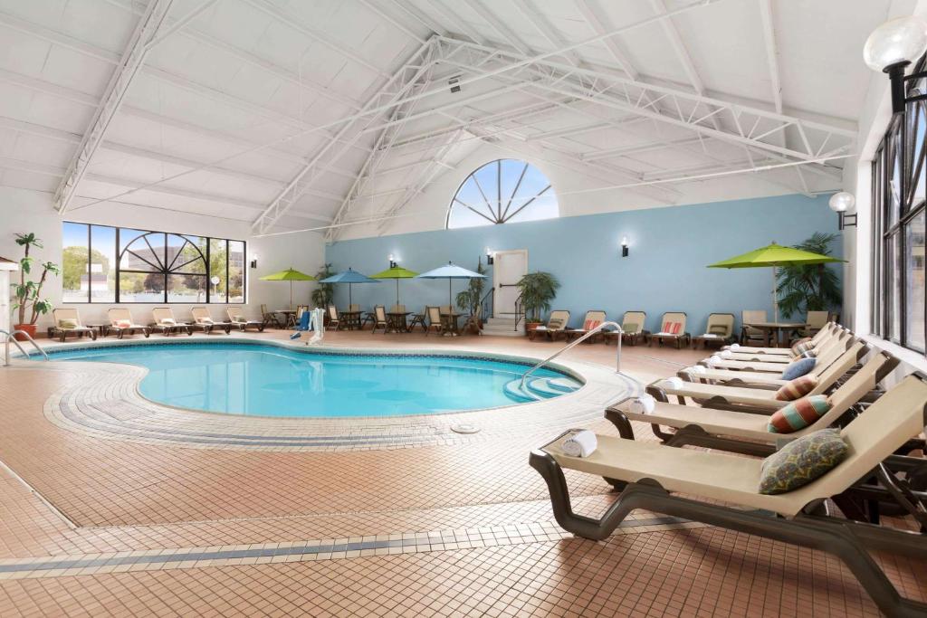 Wyndham Garden at Niagara Falls photo 2