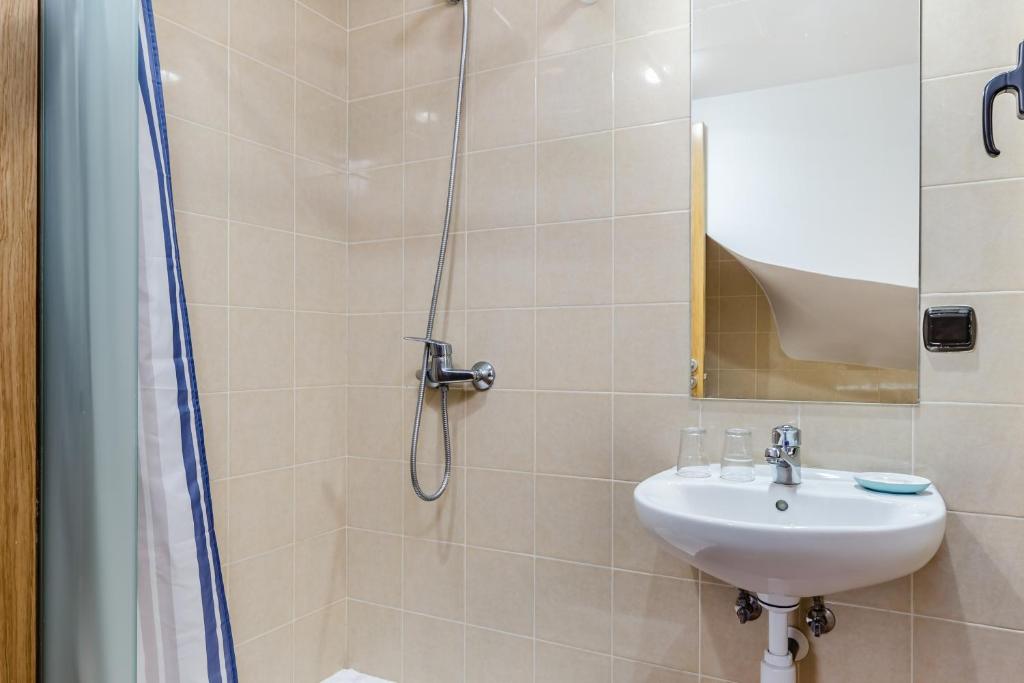 {
  "en-gb": "Apartamentos Prat de les Molleres"
} photo 3