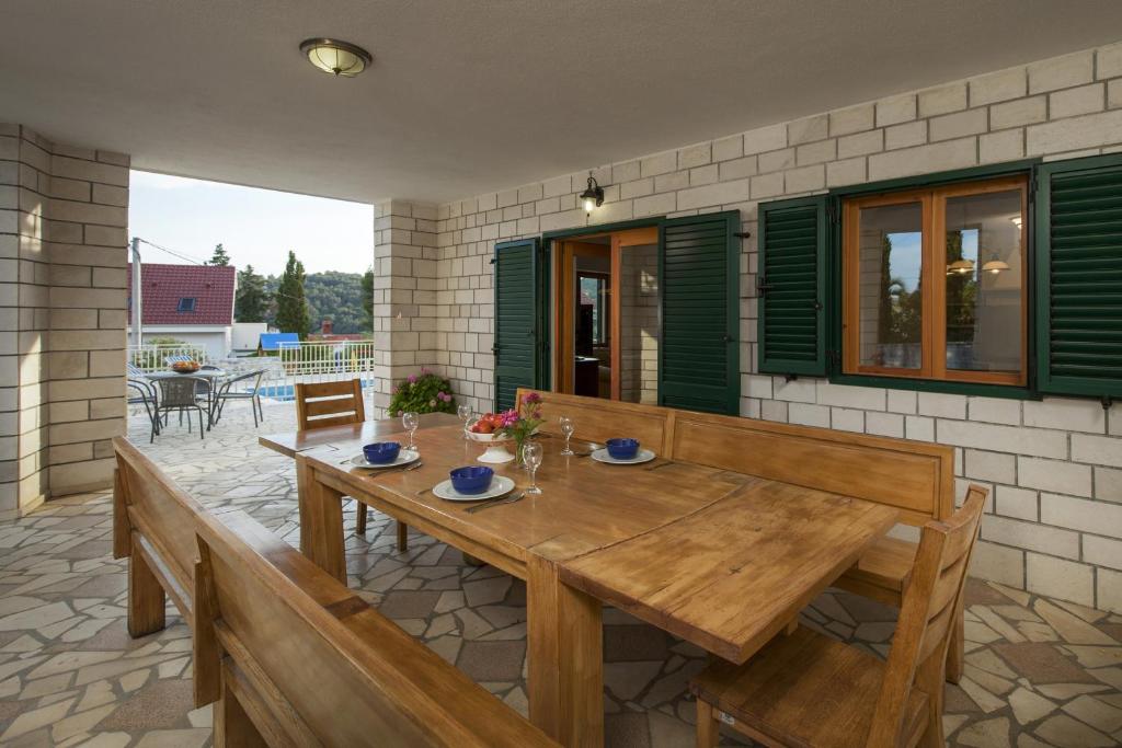 Your Family Haven Villa Vjeka near the Sea in Charming Sumartin photo 4
