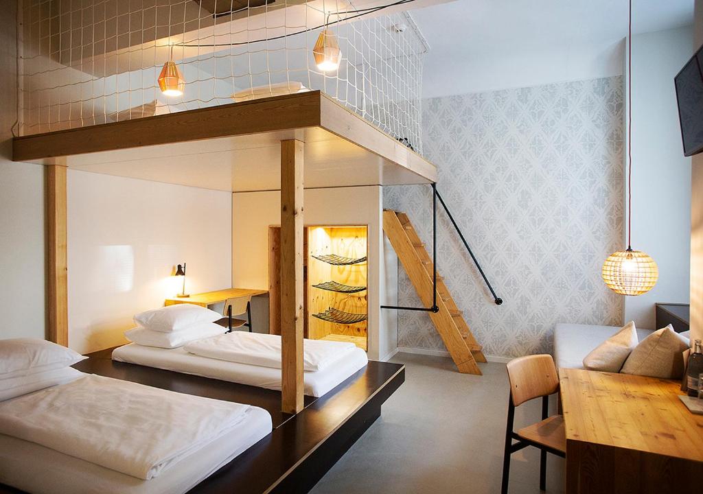 Семейный (Номер «Группа»), Michelberger Hotel