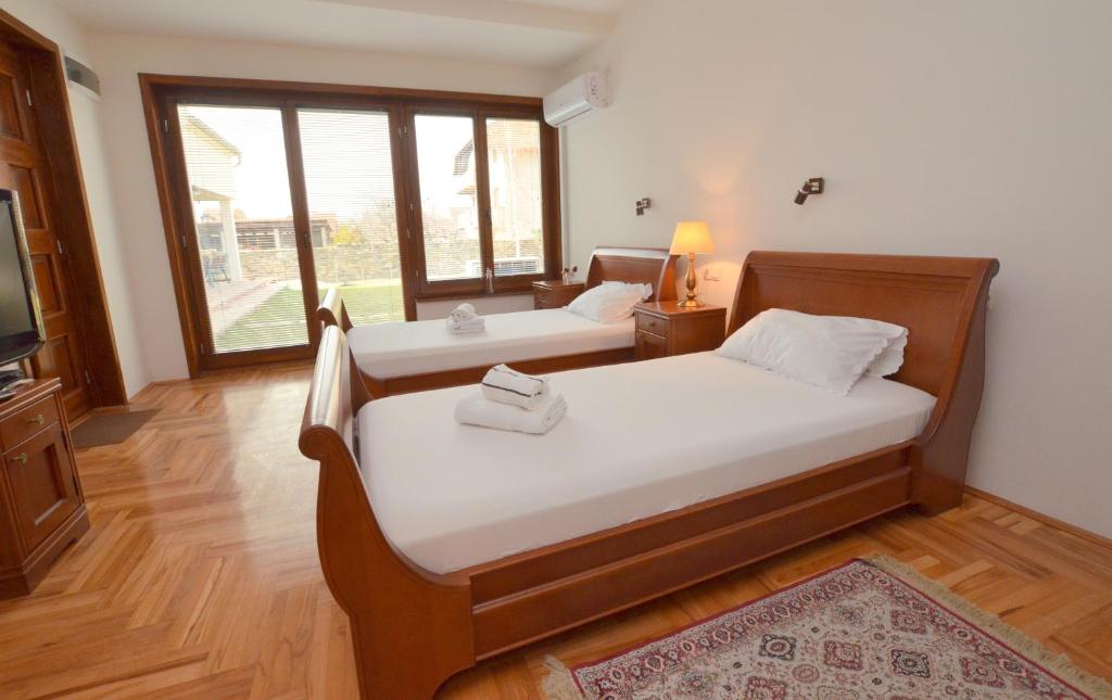 Mladenovic apartments photo 1